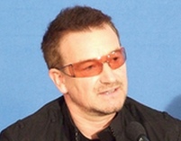 Bono skupia się na pomocy