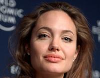 Angelina Jolie pomaga Libii